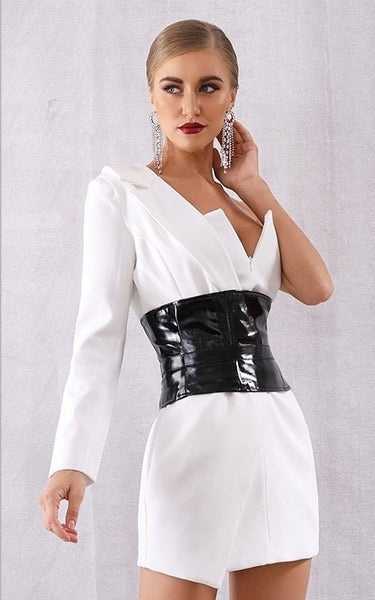 Vestido Curto de Festa com Manga Longa Única e Decote V