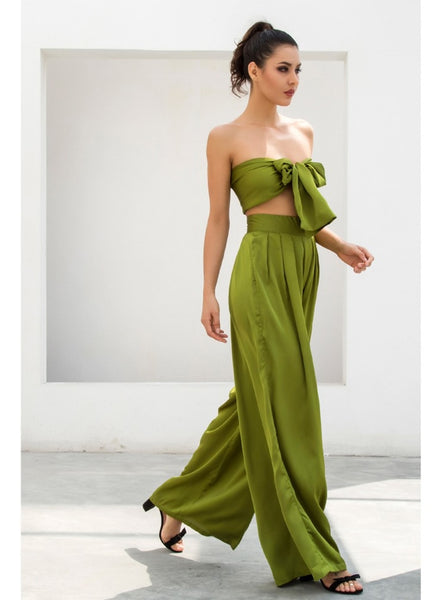 Conjunto de Cetim Top Curto e Calça Pantalona Cintura Alta