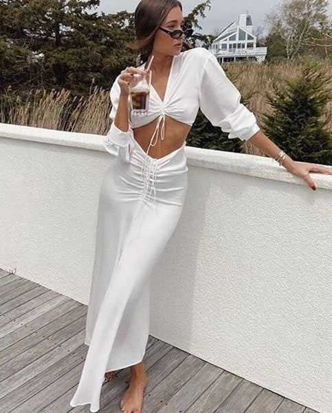 Vestido Longo Aberto no Abdômen Decote V Manga Longa