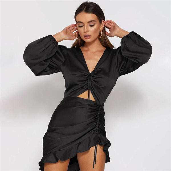 Vestido Curto de Cetim Manga Longa Decote V