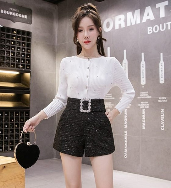 Shorts Preto de Lã Cintura Alta com Cinto e Cristais