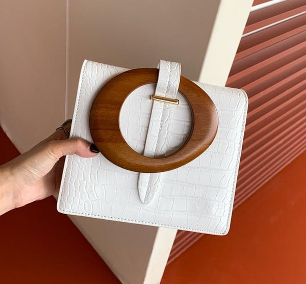 Bolsa Pequena de Couro Alça de Madeira