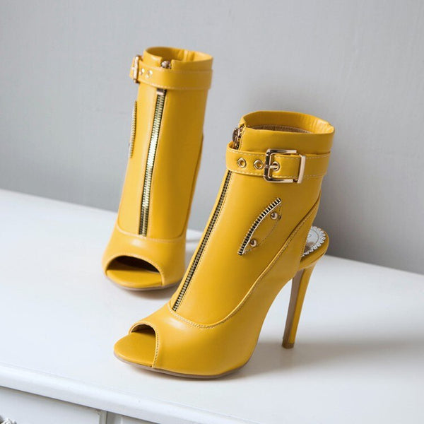 Bota Peep Toe de Couro Cano Curto Salto Alto Fino com Zíper e Fivela
