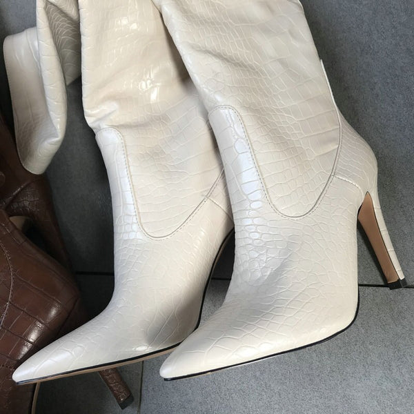 Bota de Couro Cano Alto Salto Alto Fino