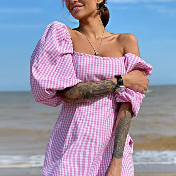 Vestido Curto Solto Xadrez com Mangas Bufantes Aberto nas Costas