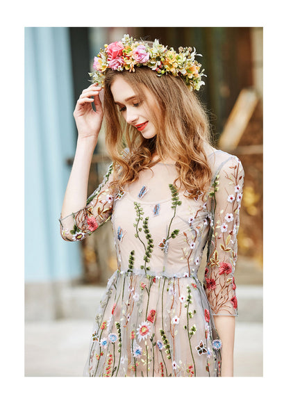 Vestido Longo em Tule Bordado Floral Manga Longa