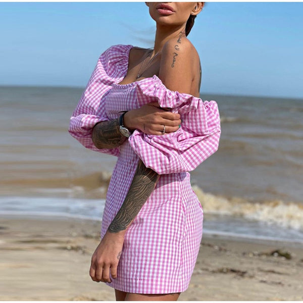 Vestido Curto Solto Xadrez com Mangas Bufantes Aberto nas Costas
