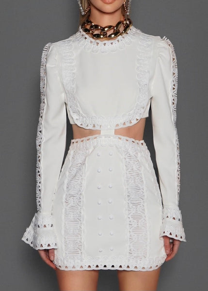 Vestido Curto Manga Longa com Renda e Recorte na Cintura